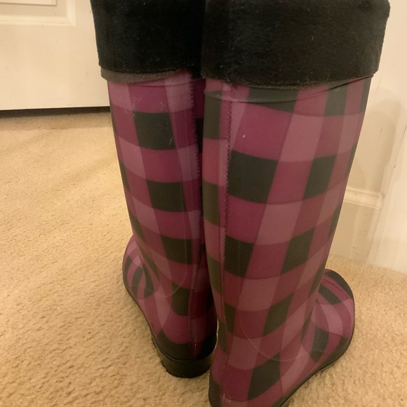 Black and Purple Plaid Rain boots size 7 Good Preowned Condition. - Picture 4 of 10